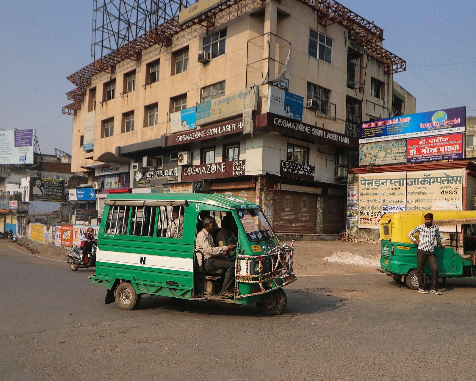 Buiobuione Street photography of daily life in Delhi India 11